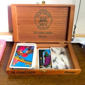 1989 Vintage Tarot cards in Oliveros cigar box